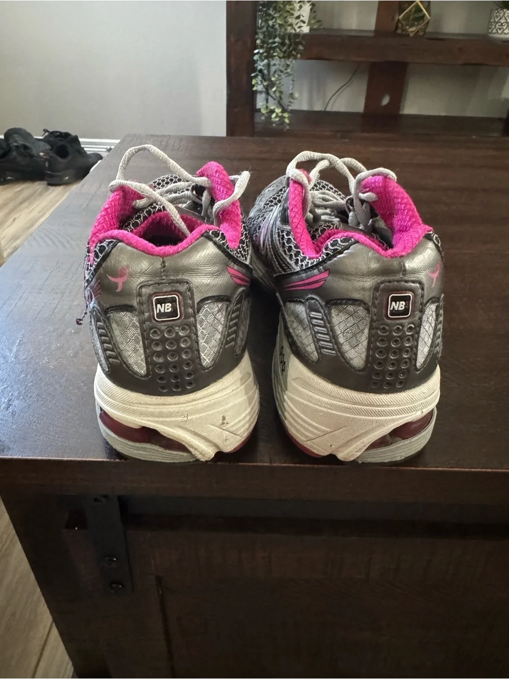 New Balance 760 Susan G Komen Breast Cancer Edition Shoes WR760KM SZ 6 1/5 Women - Picture 5 of 6